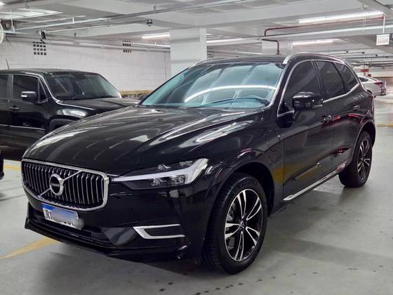 VOLVO XC60 2.0 T8 HYBRID MOMENTUM AWD GEARTRONIC